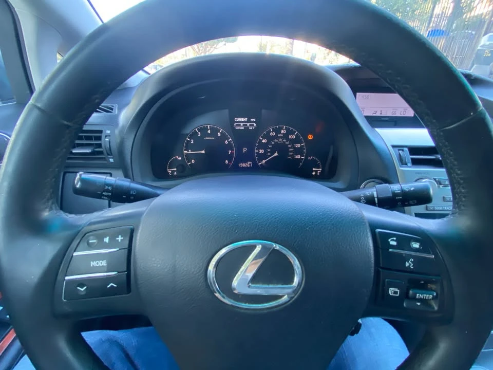 2010 Lexus RX 3rd Gen - Image 8 of 20