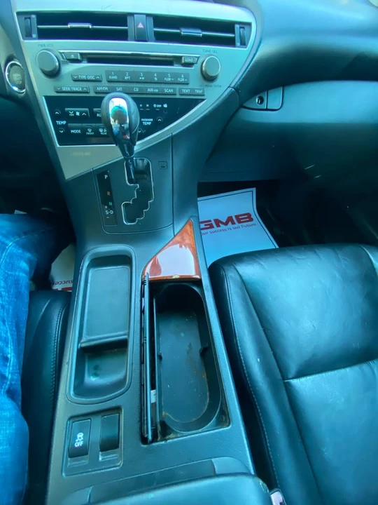 2010 Lexus RX 3rd Gen - Image 11 of 20