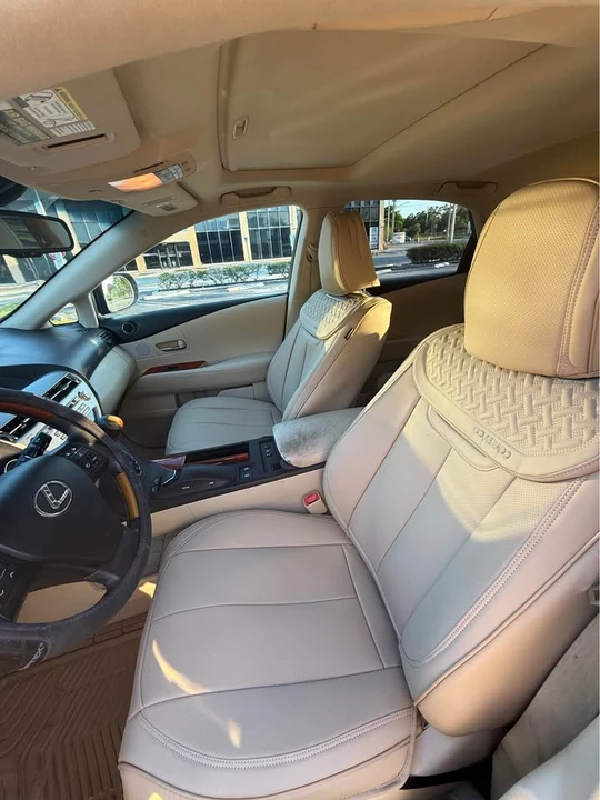 2010 Lexus RX 3rd Gen - Image 9 of 11