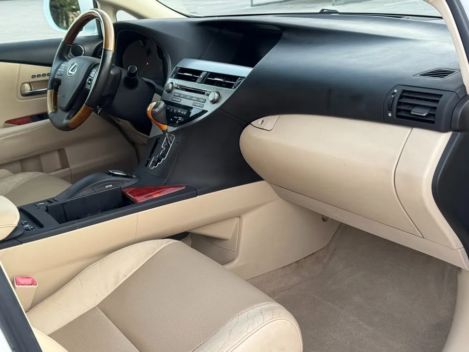 2010 Lexus RX 3rd Gen - Image 11 of 18