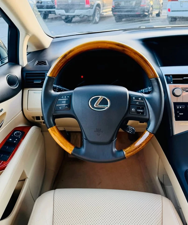 2010 Lexus RX 3rd Gen - Image 11 of 15