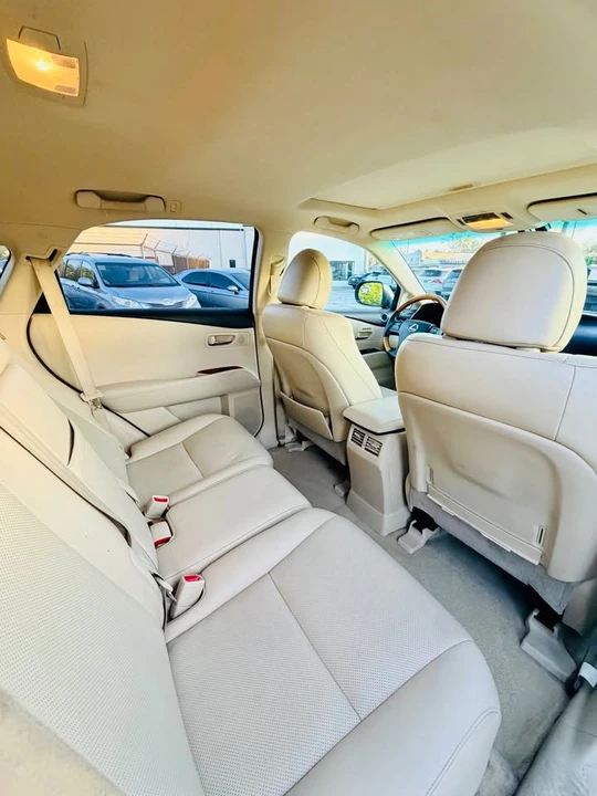 2010 Lexus RX 3rd Gen - Image 14 of 15