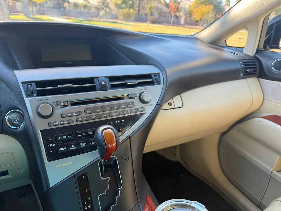 2010 Lexus RX 3rd Gen - Image 15 of 17
