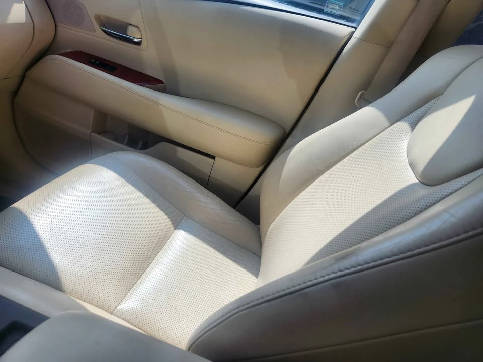 2010 Lexus RX 3rd Gen - Image 9 of 17