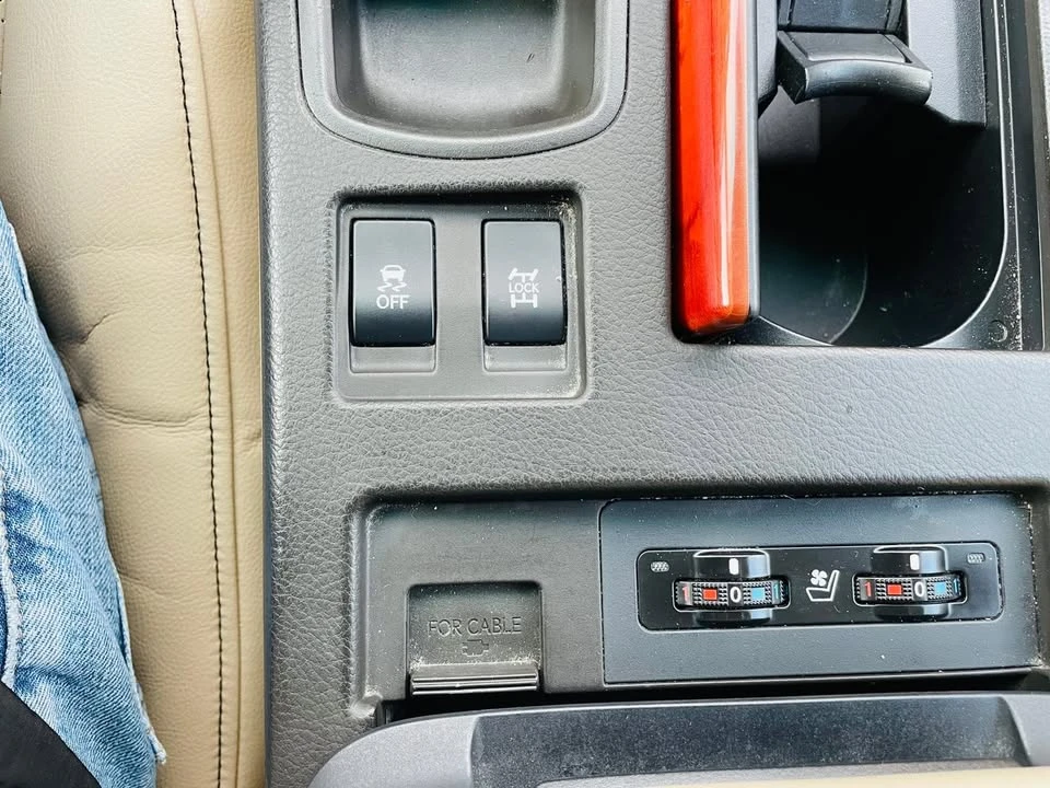 2010 Lexus RX 3rd Gen - Image 11 of 18