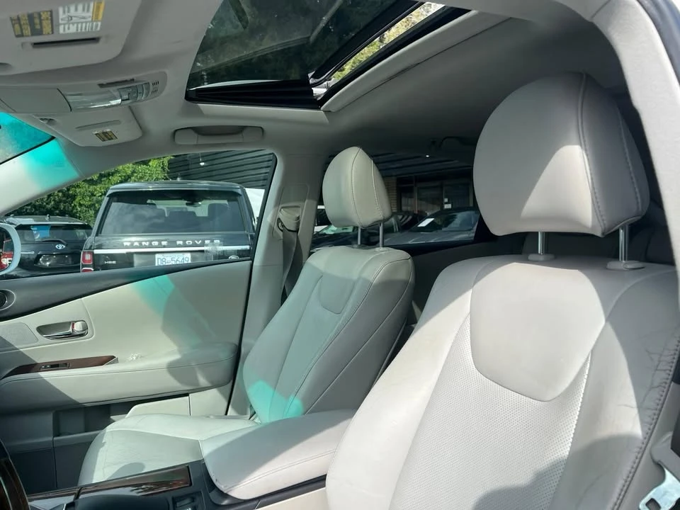 2010 Lexus RX 3rd Gen - Image 19 of 20