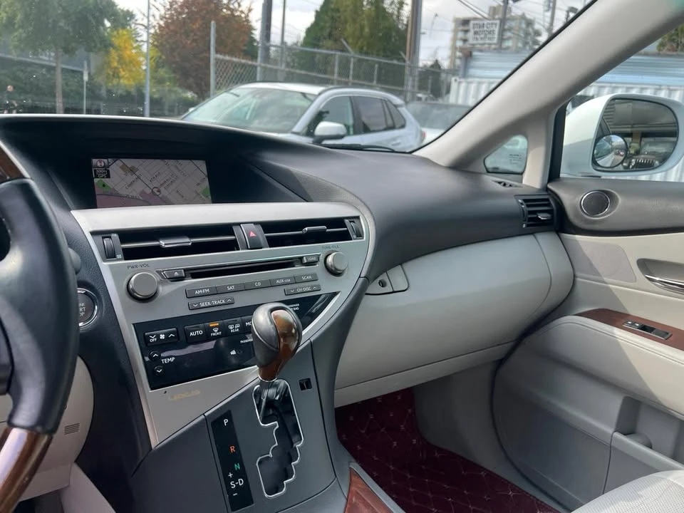 2010 Lexus RX 3rd Gen - Image 15 of 20