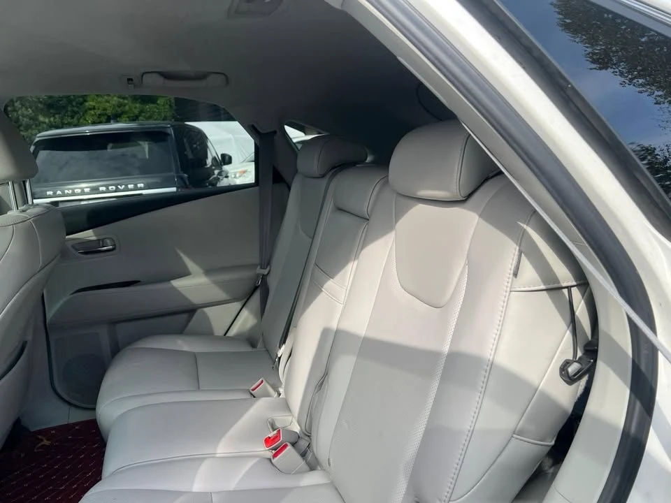 2010 Lexus RX 3rd Gen - Image 17 of 20