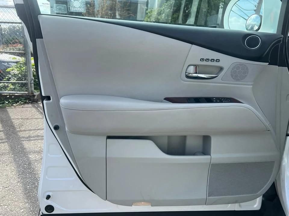 2010 Lexus RX 3rd Gen - Image 12 of 20