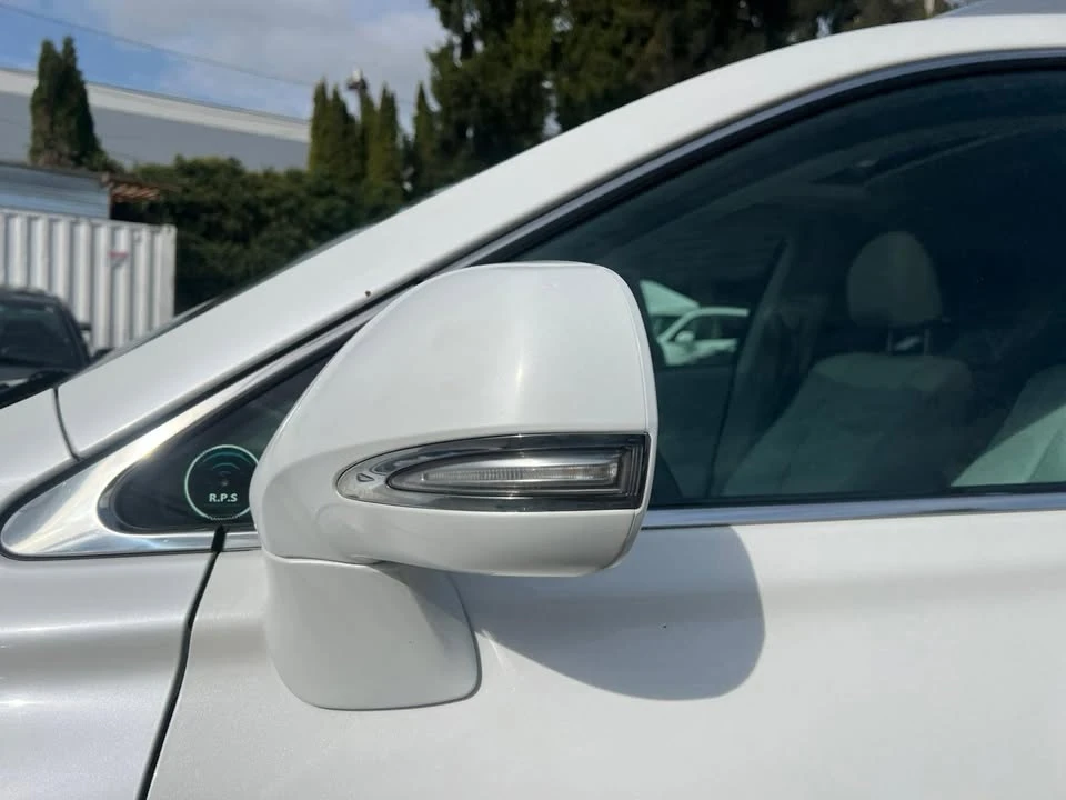 2010 Lexus RX 3rd Gen - Image 11 of 20