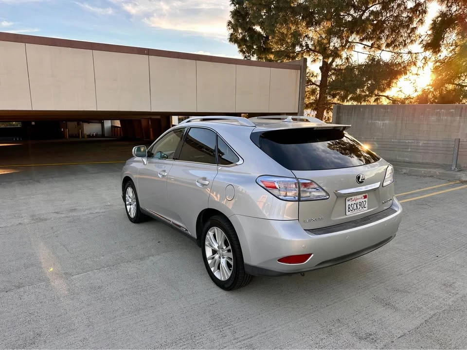 2010 Lexus RX 3rd Gen - Image 4 of 6