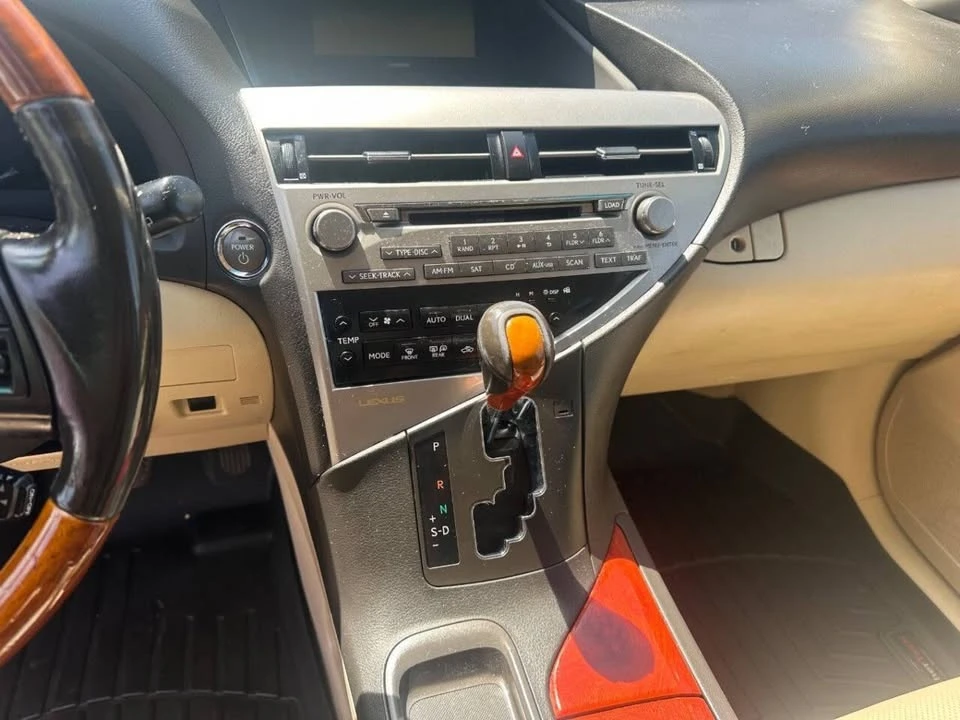 2010 Lexus RX 3rd Gen - Image 15 of 18