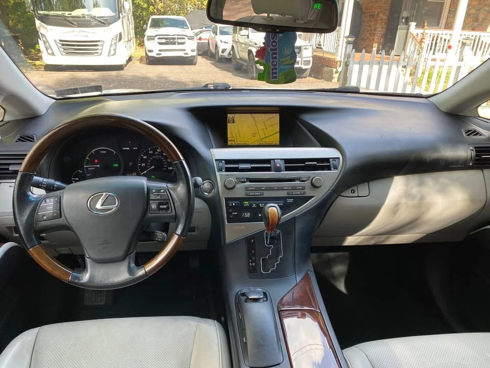 2010 Lexus RX 3rd Gen - Image 9 of 16