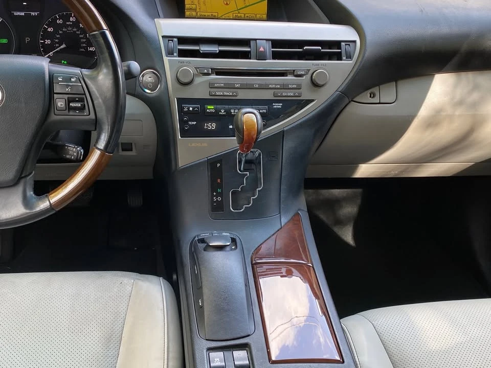 2010 Lexus RX 3rd Gen - Image 11 of 16