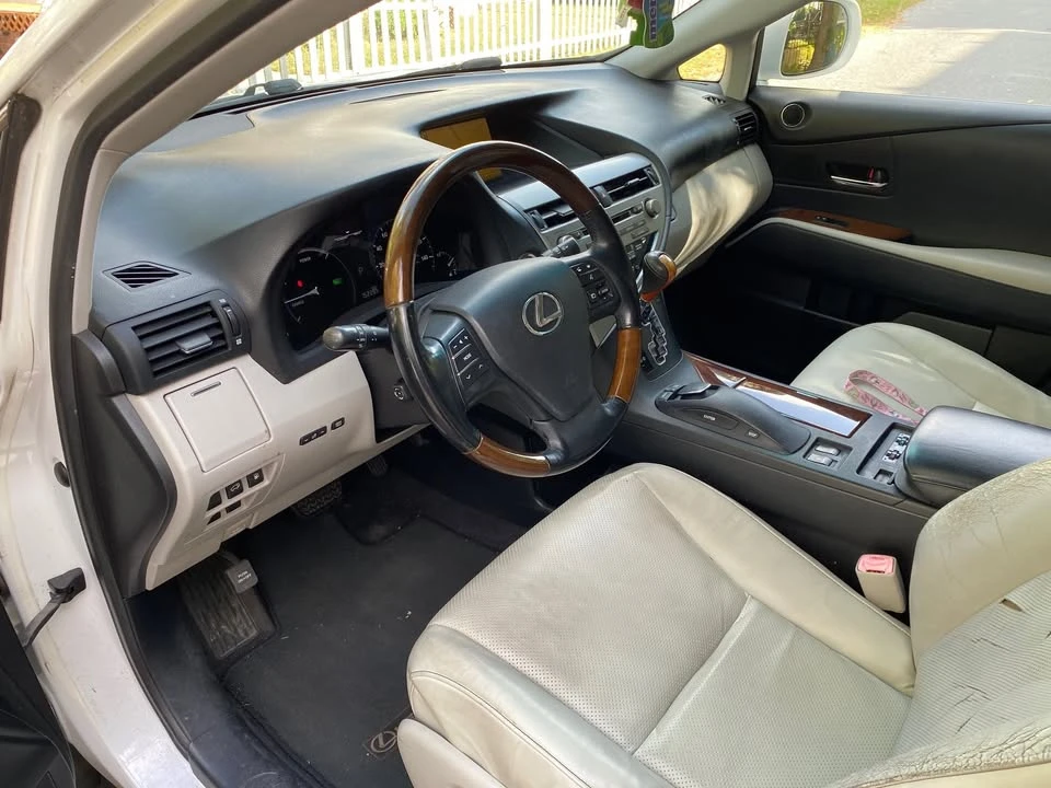 2010 Lexus RX 3rd Gen - Image 5 of 16