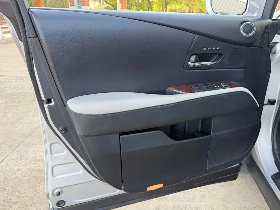 2010 Lexus RX 3rd Gen - Image 18 of 19
