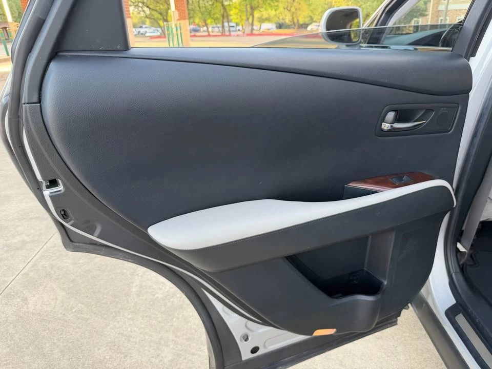 2010 Lexus RX 3rd Gen - Image 15 of 19