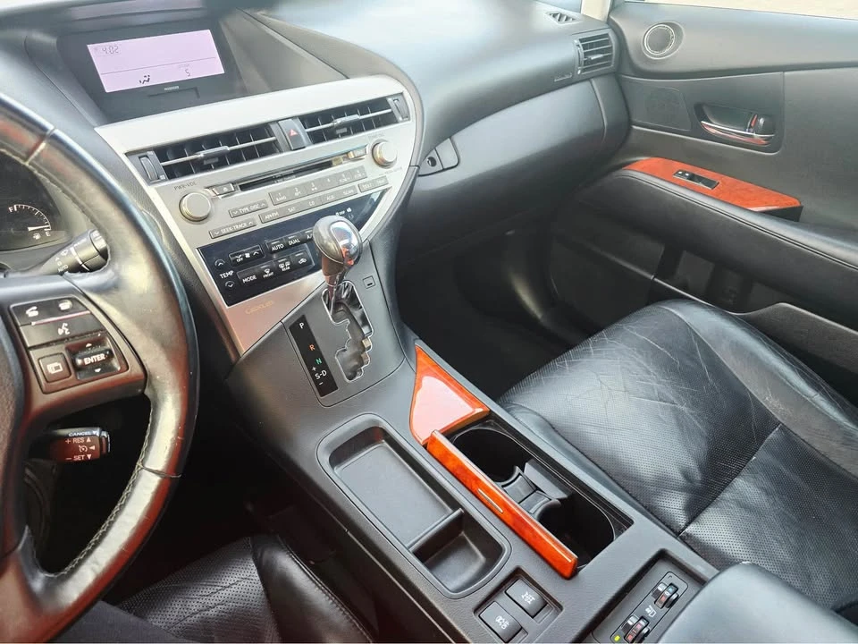 2010 Lexus RX 3rd Gen - Image 11 of 19
