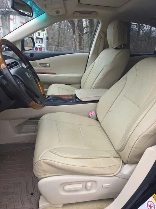 2010 Lexus RX 3rd Gen - Image 11 of 15