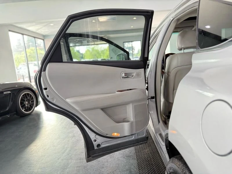 2010 Lexus RX 3rd Gen - Image 14 of 19