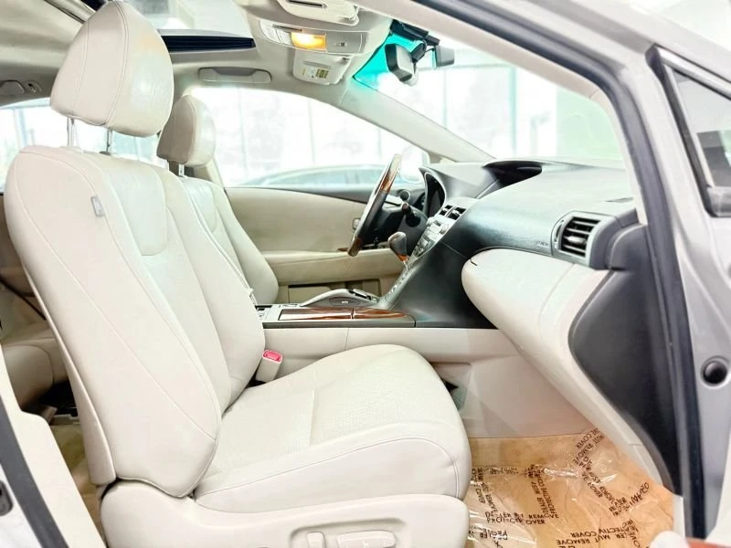 2010 Lexus RX 3rd Gen - Image 17 of 19