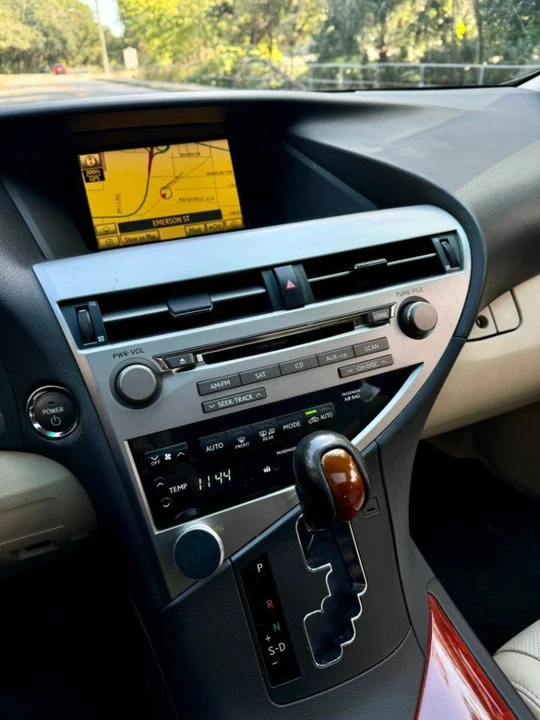 2010 Lexus RX 3rd Gen - Image 15 of 18