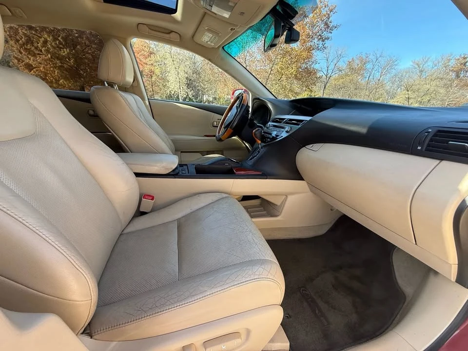 2010 Lexus RX 3rd Gen - Image 15 of 17
