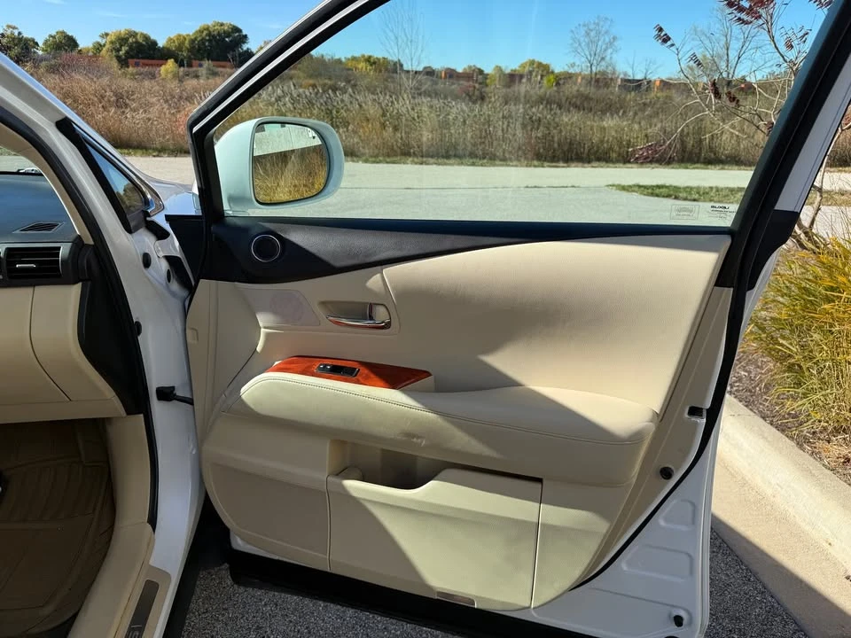 2010 Lexus RX 3rd Gen - Image 13 of 20