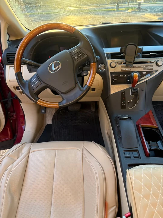 2010 Lexus RX 3rd Gen - Image 16 of 18