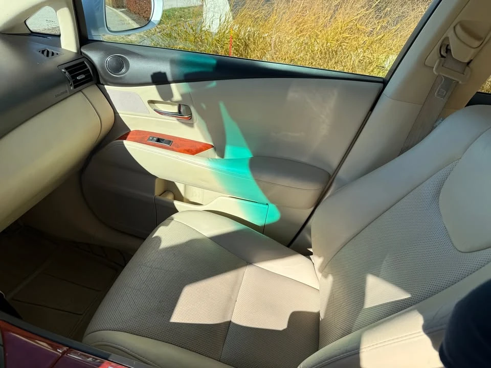 2010 Lexus RX 3rd Gen - Image 17 of 20