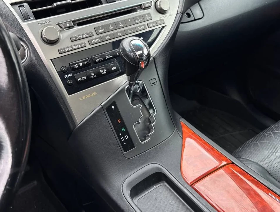2010 Lexus RX 3rd Gen - Image 11 of 16