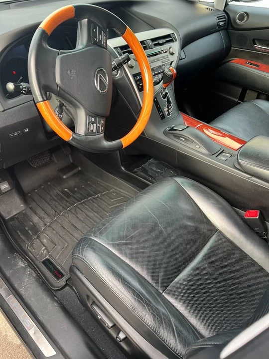 2010 Lexus RX 3rd Gen - Image 4 of 5