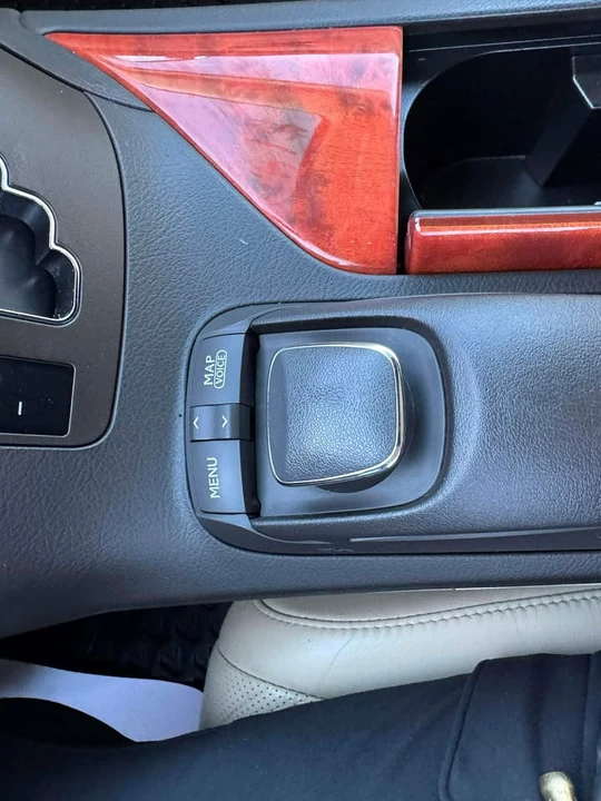2010 Lexus RX 3rd Gen - Image 15 of 18