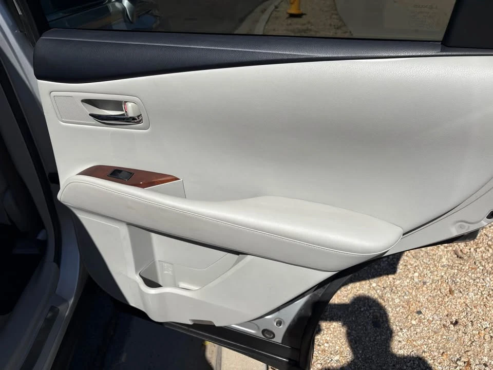 2010 Lexus RX 3rd Gen - Image 13 of 17