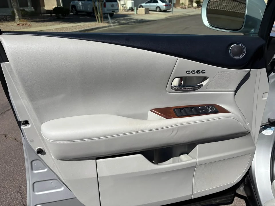 2010 Lexus RX 3rd Gen - Image 6 of 17