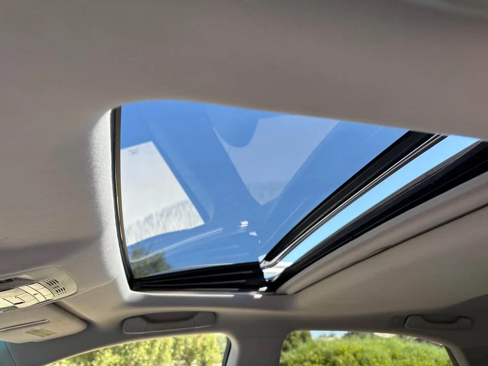 2010 Lexus RX 3rd Gen - Image 9 of 17