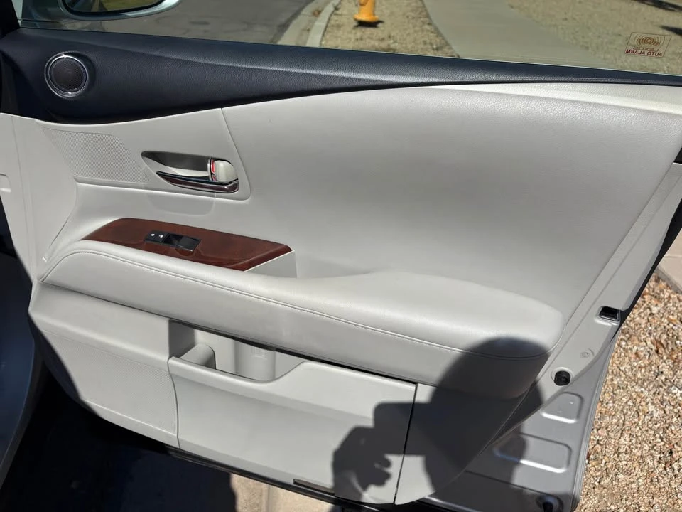 2010 Lexus RX 3rd Gen - Image 15 of 17