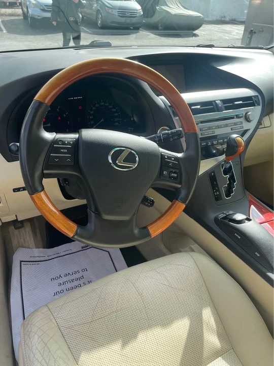 2010 Lexus RX 3rd Gen - Image 9 of 17