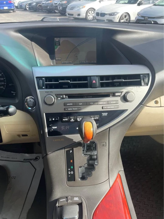 2010 Lexus RX 3rd Gen - Image 12 of 17