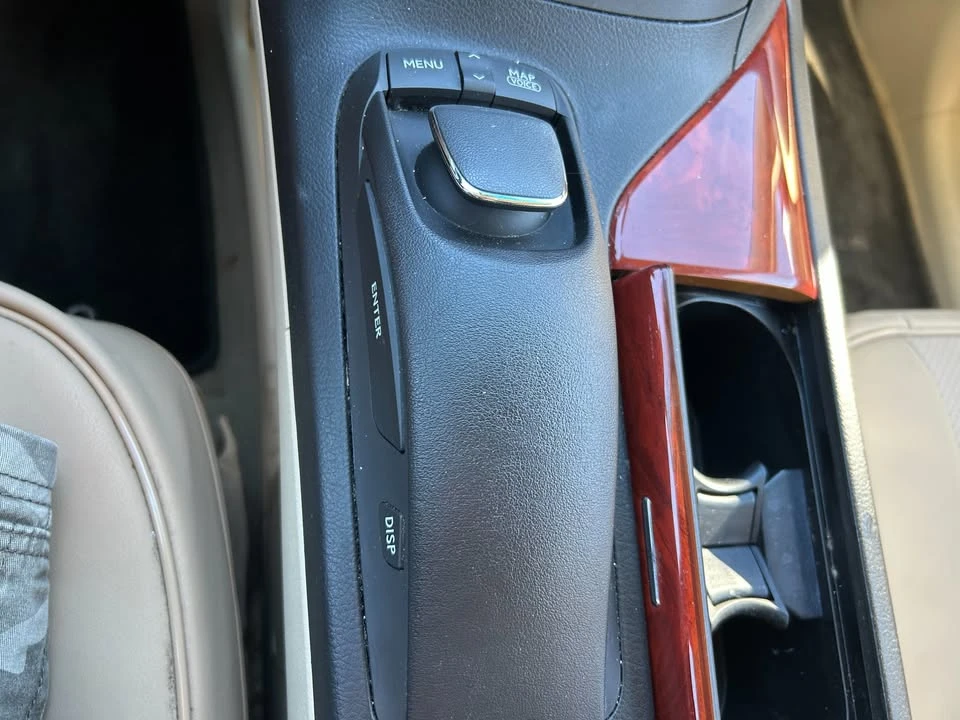2010 Lexus RX 3rd Gen - Image 16 of 17