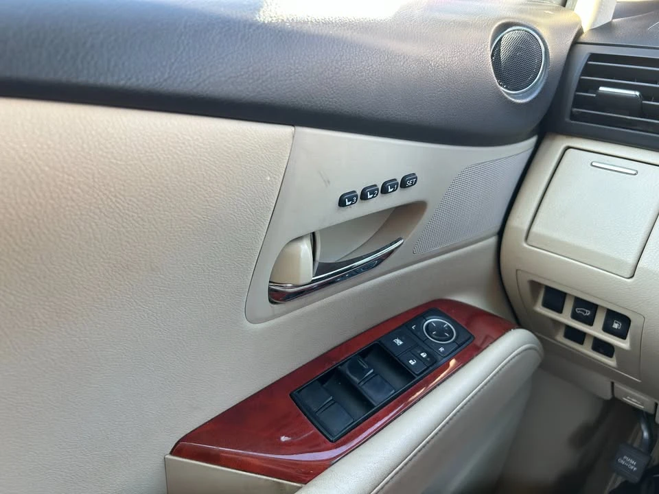 2010 Lexus RX 3rd Gen - Image 13 of 17
