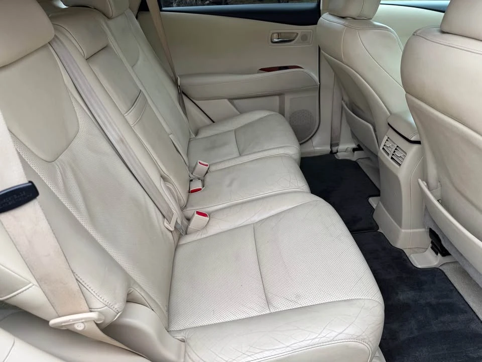 2010 Lexus RX 3rd Gen - Image 17 of 19