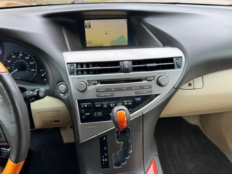2010 Lexus RX 3rd Gen - Image 11 of 19