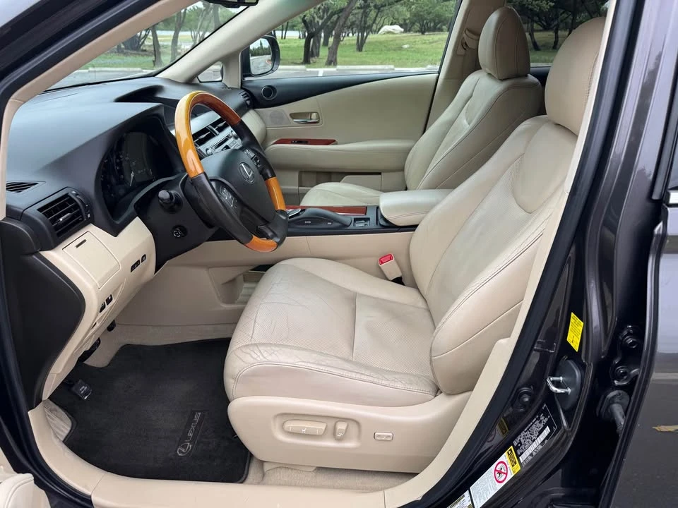 2010 Lexus RX 3rd Gen - Image 13 of 19