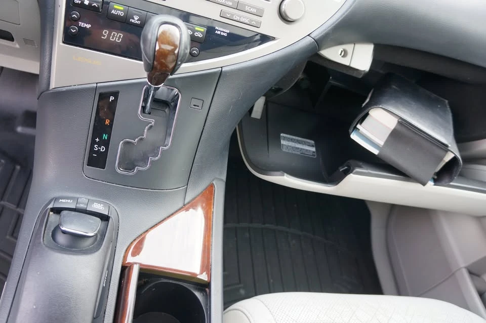 2010 Lexus RX 3rd Gen - Image 11 of 14