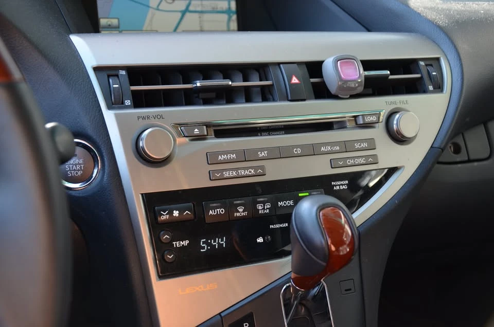 2010 Lexus RX 3rd Gen - Image 18 of 20