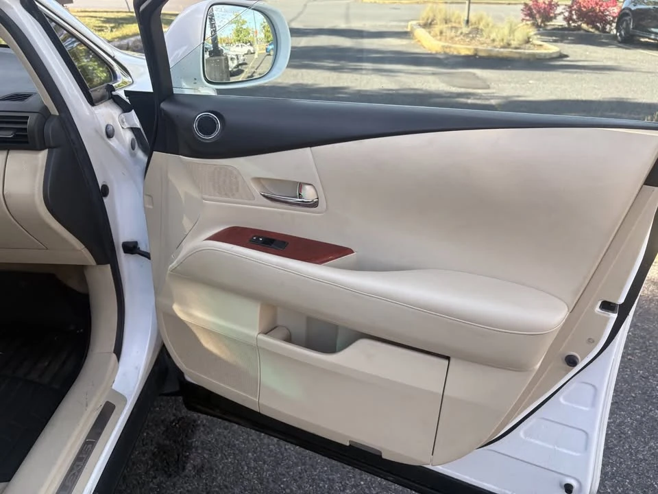 2010 Lexus RX 3rd Gen - Image 18 of 19