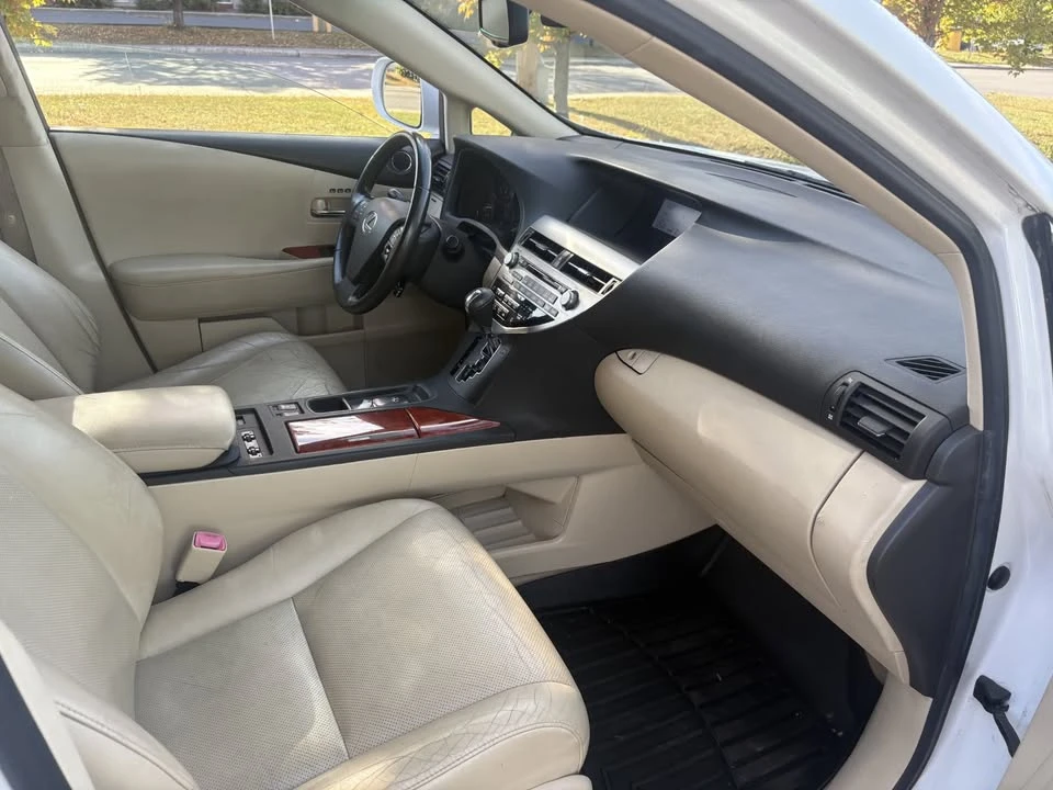 2010 Lexus RX 3rd Gen - Image 17 of 19
