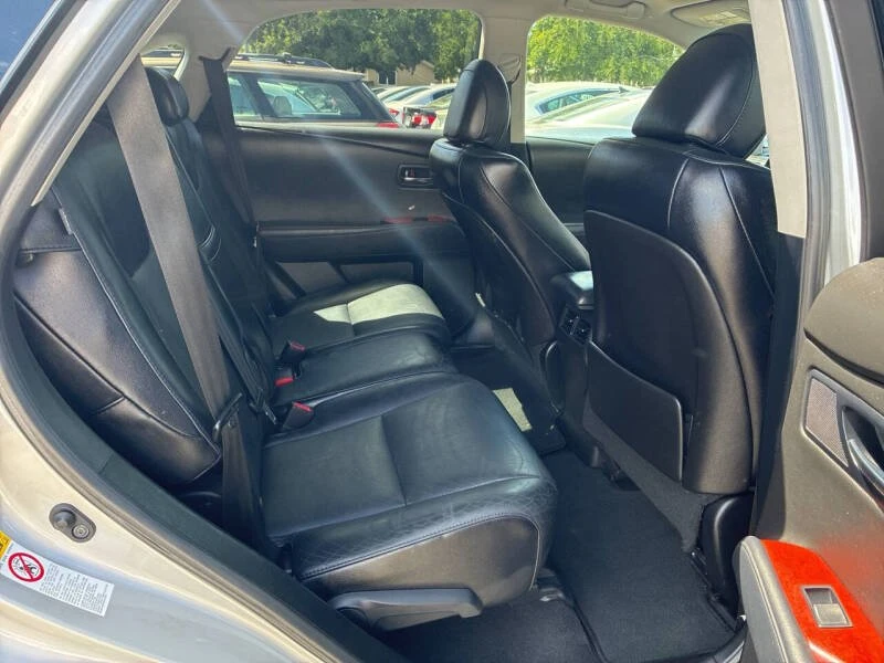 2010 Lexus RX 3rd Gen - Image 11 of 13