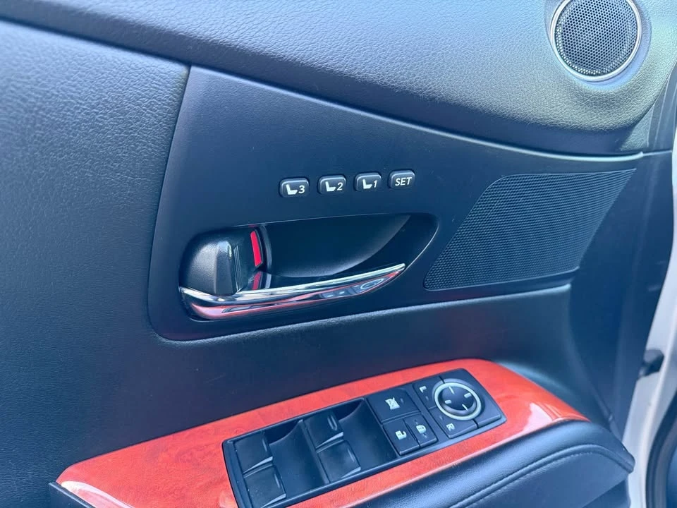 2010 Lexus RX 3rd Gen - Image 16 of 19